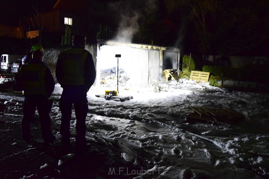 Feuer Hinterhof Garagen Koeln Hoehenberg Olpenerstr P072.JPG - Miklos Laubert